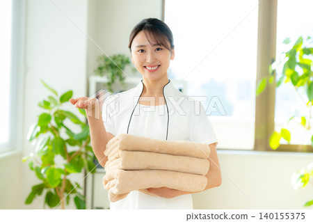 Women of Estheticians 140155375