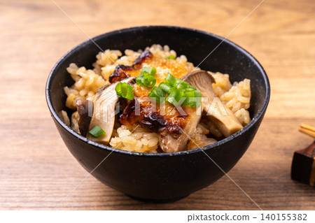 Salt-fermented grilled chicken and king oyster mushroom rice pilaf Salt-fermented grilled chicken and king oyster mushroom rice pilaf 140155382