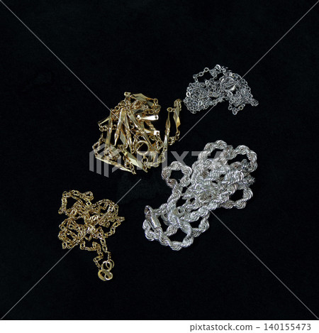 貴金屬、金條、戒指、項鍊、飾品、寶石 140155473