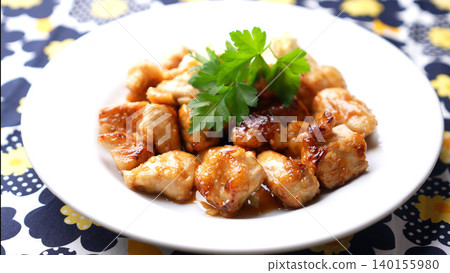 蒜蓉奶油雞香氣撲鼻,是一道美味的雞肉菜餚,配上自製塔塔醬。 蒜蓉奶油雞香氣撲鼻,是一道美味的雞肉菜餚,配上自製塔塔醬。 140155980