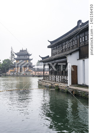 朱家角古城位於上海郊外，至今仍保留著古老的中國城鎮風貌。 140156450