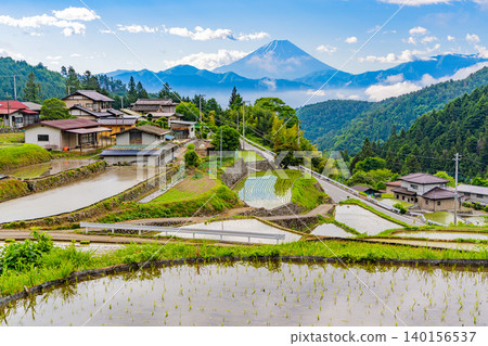 [Minami-Alps City, Yamanashi Prefecture] Hirabayashi Rice Terraces and Mt. Fuji 140156537