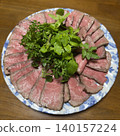 烤牛肉配西洋菜 140157224