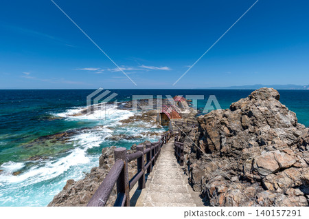 [Imabetsu Town, Aomori Prefecture] The rough waves of Takanozaki, facing the Tsugaru Strait. A spectacular view with Hokkaido to the north, Cape Tappi to the west, and the Shimokita Peninsula to the east. 140157291