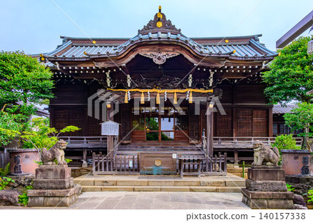 Early summer morning, the deserted Hakusan Shrine shrouded in a thin cloud, a tranquil scene of the front of the main hall and the guardian lion-dogs. Early summer morning, the deserted Hakusan Shrine shrouded in a thin cloud, a tranquil scene of the front of the main hall and the guardian lion-dogs. 140157338