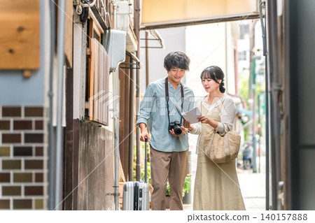 Young couples taking city walks and sightseeing tours on domestic trips Young couples taking city walks and sightseeing tours on domestic trips 140157888