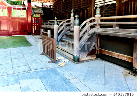 [Tokyo] Early summer in Fuchu: Sandals neatly arranged in the worship hall of Okunitama Shrine. 140157916