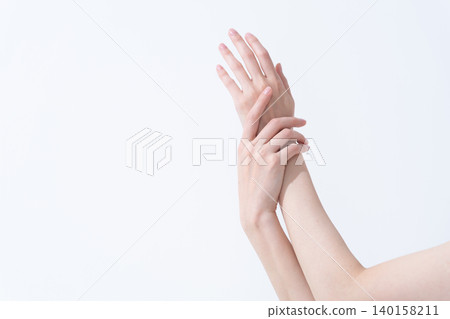 Female hand Female hand 140158211