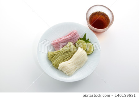 Cold and delicious-looking somen noodles - a representative summer noodle dish of Japan. 140159651