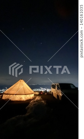 從廢棄的露營地看到的夜景 從廢棄的露營地看到的夜景 140161035