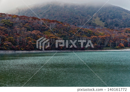 黃昏時分,赤城山和小沼湖的景色盡收眼底。 黃昏時分,赤城山和小沼湖的景色盡收眼底。 140161772