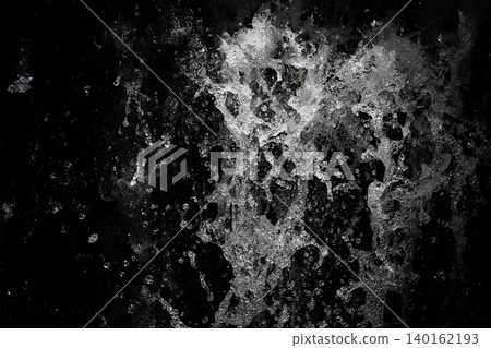 Splashes Splashes 140162193
