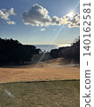 A prestigious golf course overlooking the beautiful sea of Izu, Shizuoka Prefecture, and a breathtaking view bathed in dazzling sunlight. 140162581