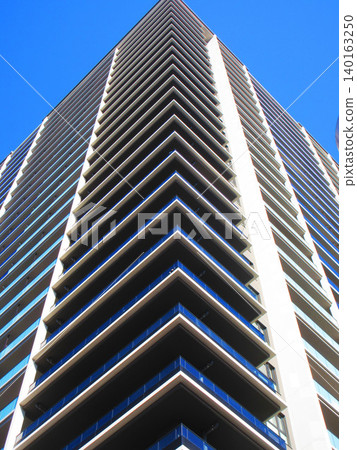 Proud Tower Kawaguchi Cross, a high-rise condominium in Kawaguchi City, Saitama Prefecture, and the cityscape under a blue sky. Proud Tower Kawaguchi Cross, a high-rise condominium in Kawaguchi City, Saitama Prefecture, and the cityscape under a blue sky. 140163250