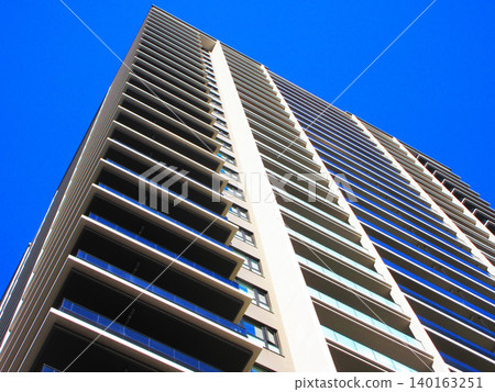 Proud Tower Kawaguchi Cross, a high-rise condominium in Kawaguchi City, Saitama Prefecture, and the cityscape under a blue sky. 140163251