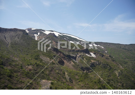 初夏時節,從昆布山眺望羊蹄山 初夏時節,從昆布山眺望羊蹄山 140163612