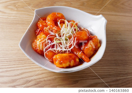 Chinese-style shrimp chili 140163860
