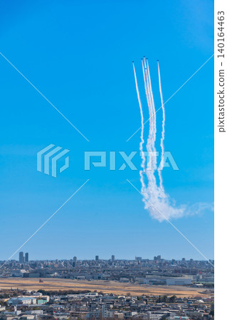 The Blue Impulse aerobatic team flies over Komaki City at the Komaki Air Base Air Festival (Komaki City, Aichi Prefecture). The Blue Impulse aerobatic team flies over Komaki City at the Komaki Air Base Air Festival (Komaki City, Aichi Prefecture). 140164463