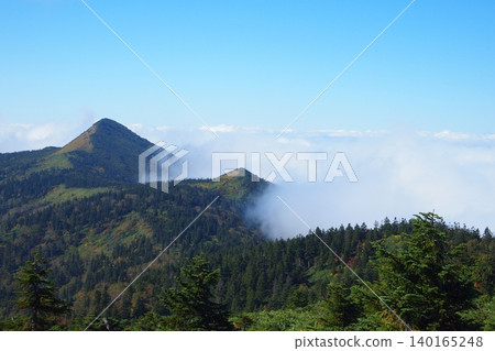 秋季從紫佛山眺望雲海和尾瀨/笠岳。 秋季從紫佛山眺望雲海和尾瀨/笠岳。 140165248