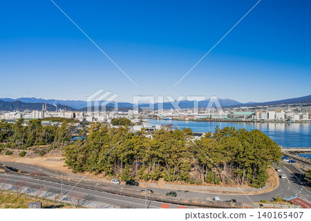 Streetscape of Fuji City and scenery of Tagonoura Port (Shizuoka Prefecture) 140165407