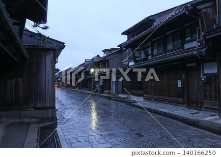 Rainy evening, Kanaya-cho 140166250