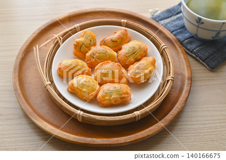 Rice crackers and green tea Rice crackers and green tea 140166675