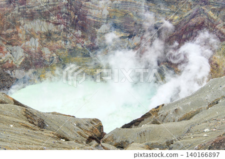 The magnificent and beautiful scenery at the summit of Mount Aso 140166897