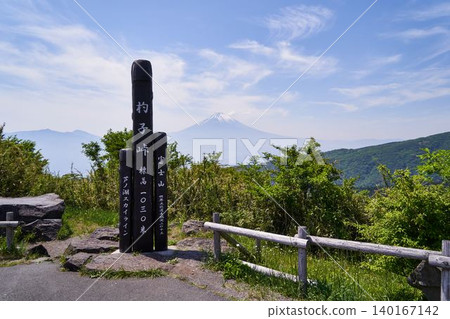Mount Fuji from Shakushi Pass on the Ashinoko Skyline in Shizuoka Prefecture Mount Fuji from Shakushi Pass on the Ashinoko Skyline in Shizuoka Prefecture 140167142