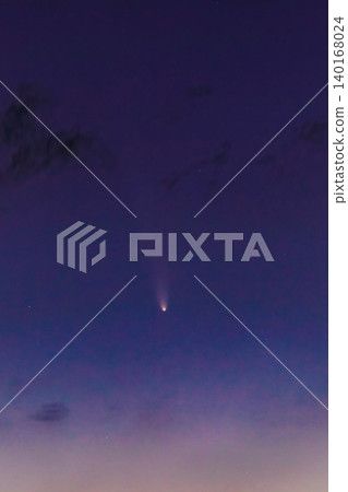 紫山ATLAS彗星劃過夜空,上演了一場神秘的天象奇觀。 紫山ATLAS彗星劃過夜空,上演了一場神秘的天象奇觀。 140168024