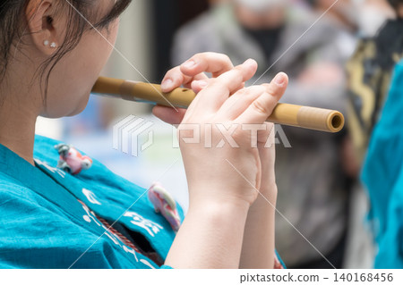 仙台青葉節上的麻雀舞為仙台市增添了色彩。 仙台青葉節上的麻雀舞為仙台市增添了色彩。 140168456