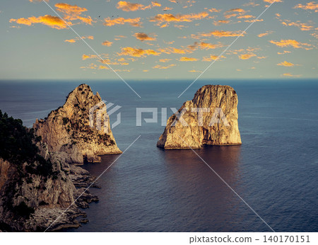 Faraglioni islands in Capri, italy Faraglioni islands in Capri, italy 140170151