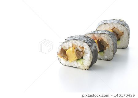 鰻魚壽司卷,白色背景拍攝 鰻魚壽司卷,白色背景拍攝 140170459