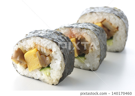 鰻魚壽司卷,白色背景拍攝 鰻魚壽司卷,白色背景拍攝 140170460