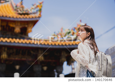 婦女享受觀光 140170646