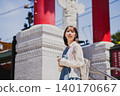 婦女享受觀光 140170667