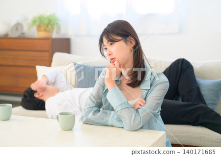 Japanese couple arguing Japanese couple arguing 140171685
