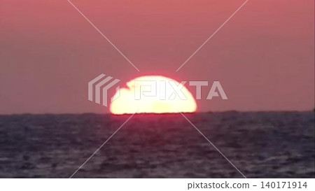 在海上日落 在海上日落 140171914
