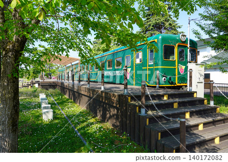 A preserved vehicle (Kiha 22 diesel railcar) at Okoppe Roadside Station 140172082