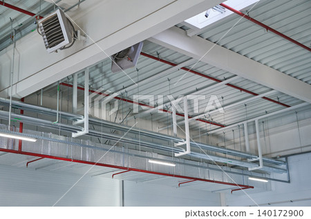 Modern industrial ceiling with detailed framework Modern industrial ceiling with detailed framework 140172900