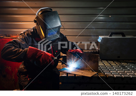 Crafting metal sparks in the evening workshop Crafting metal sparks in the evening workshop 140173262