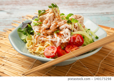 Cold Shabu-Shabu Chinese Noodles Cold Shabu-Shabu Chinese Noodles 140173298