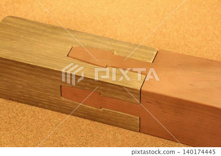 A joint that appears to have a seam no matter what angle you look at it from... [Four-way kettle joint] 140174445