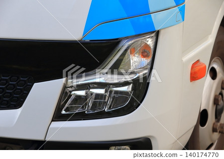 Microbus (headlights) - Image Microbus (headlights) - Image 140174770