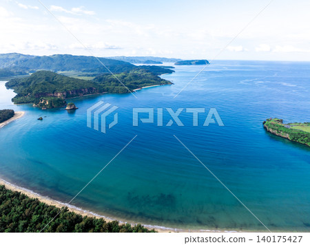 Unarizaki, Todumari Beach, and Iwabyobu (Iriomote Island, Okinawa Prefecture) Unarizaki, Todumari Beach, and Iwabyobu (Iriomote Island, Okinawa Prefecture) 140175427