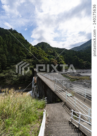 位於身延町的大白川泥沙控制壩,用於水力發電。 位於身延町的大白川泥沙控制壩,用於水力發電。 140175636