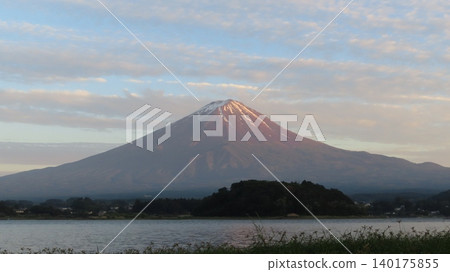 Mount Fuji bathed in the colors of twilight Mount Fuji bathed in the colors of twilight 140175855