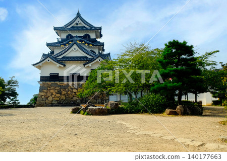 The castle tower on a sunny day 140177663