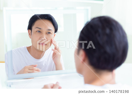 Beauty image: Middle-aged man looking in the mirror Beauty image: Middle-aged man looking in the mirror 140178198