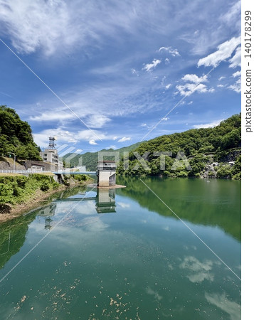 Fujiwara Dam Lake, Minakami Town, Gunma Prefecture: A beautiful mirror-like reflection of the blue sky and fresh greenery. Fujiwara Dam Lake, Minakami Town, Gunma Prefecture: A beautiful mirror-like reflection of the blue sky and fresh greenery. 140178299
