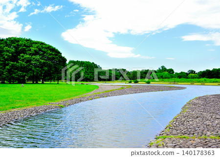 Mizumoto Metropolitan Park: A stream area where you can play in the water from spring to summer. Mizumoto Metropolitan Park: A stream area where you can play in the water from spring to summer. 140178363